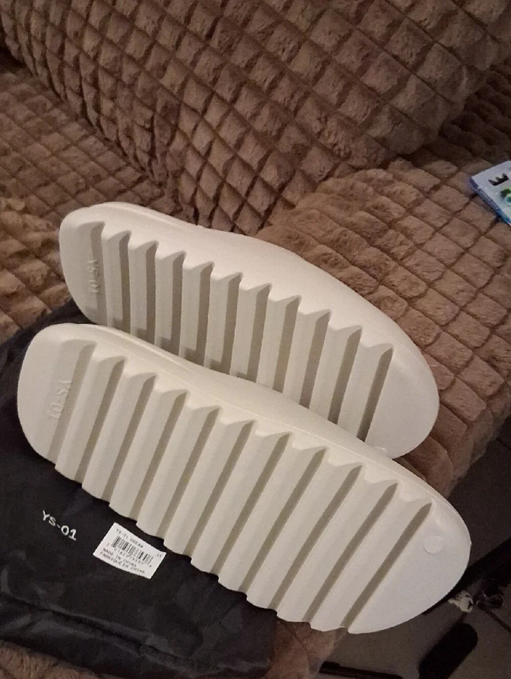 Yeezy Slide Sandals in Cream